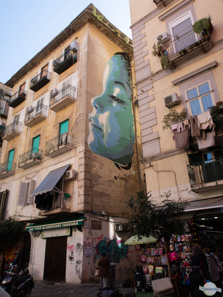 Mural von Mädchen in der Via Pignasecca