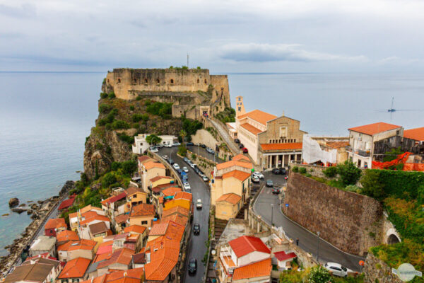 Ausblick auf das Castello Ruffo in Scilla in der Provinz Reggio Calabria