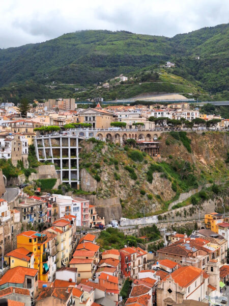Blick auf die Belvedere San Rocco in Scilla